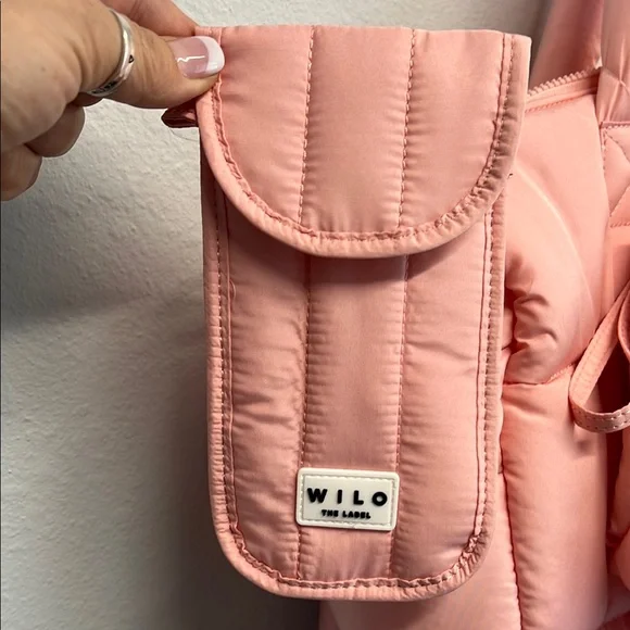 Wilo The Label | Pink Weekender Tote Bag Set w/Crossbody Stap 💖 - Picture 5 of 12